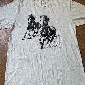NWOT wild horses graphic tee shirt